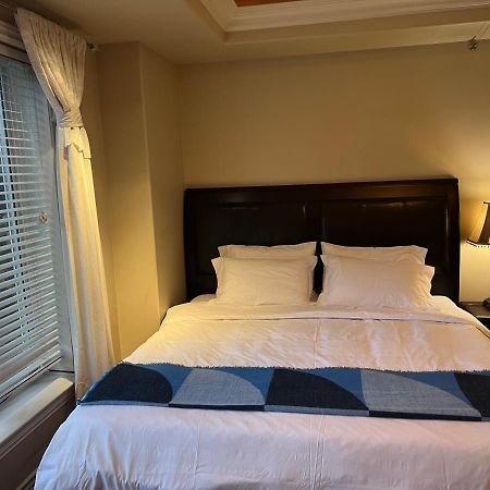 Lucky Suite, Two-Bedroom Suite With Independent Entrance In Richmond Close To Yvr Exterior photo