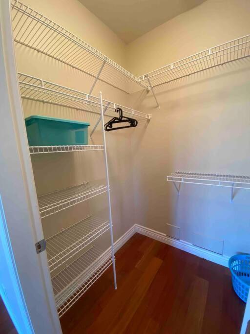 Lucky Suite, Two-Bedroom Suite With Independent Entrance In Richmond Close To Yvr Exterior photo