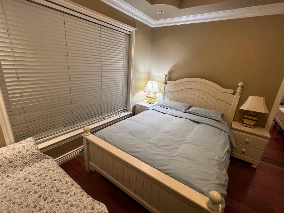 Lucky Suite, Two-Bedroom Suite With Independent Entrance In Richmond Close To Yvr Exterior photo